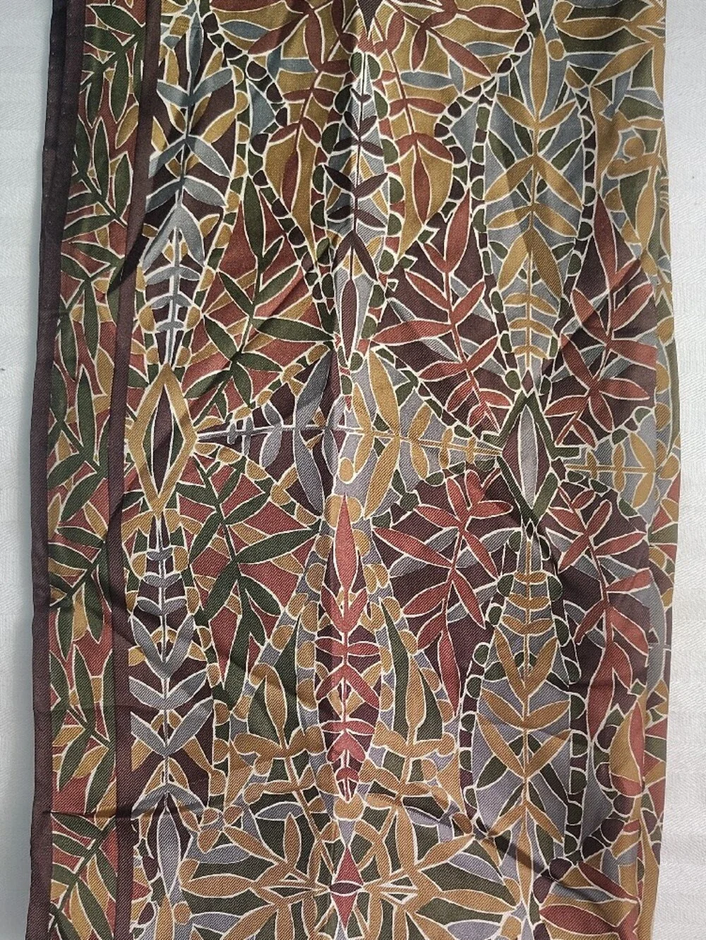 Perry Ellis silky patterned